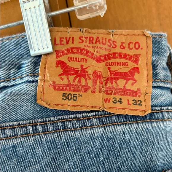 Men's Distressed Levi's Jeans 505 Size 34 x 32 - Picture 4 of 14